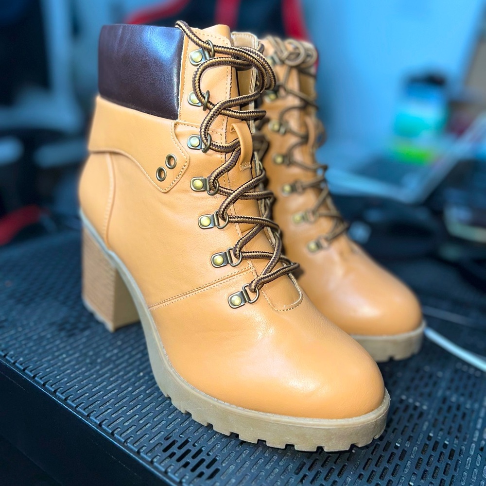 Fall boots - Picture 2 of 6